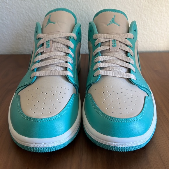New Air Jordan 1 Low - Picture 3 of 7